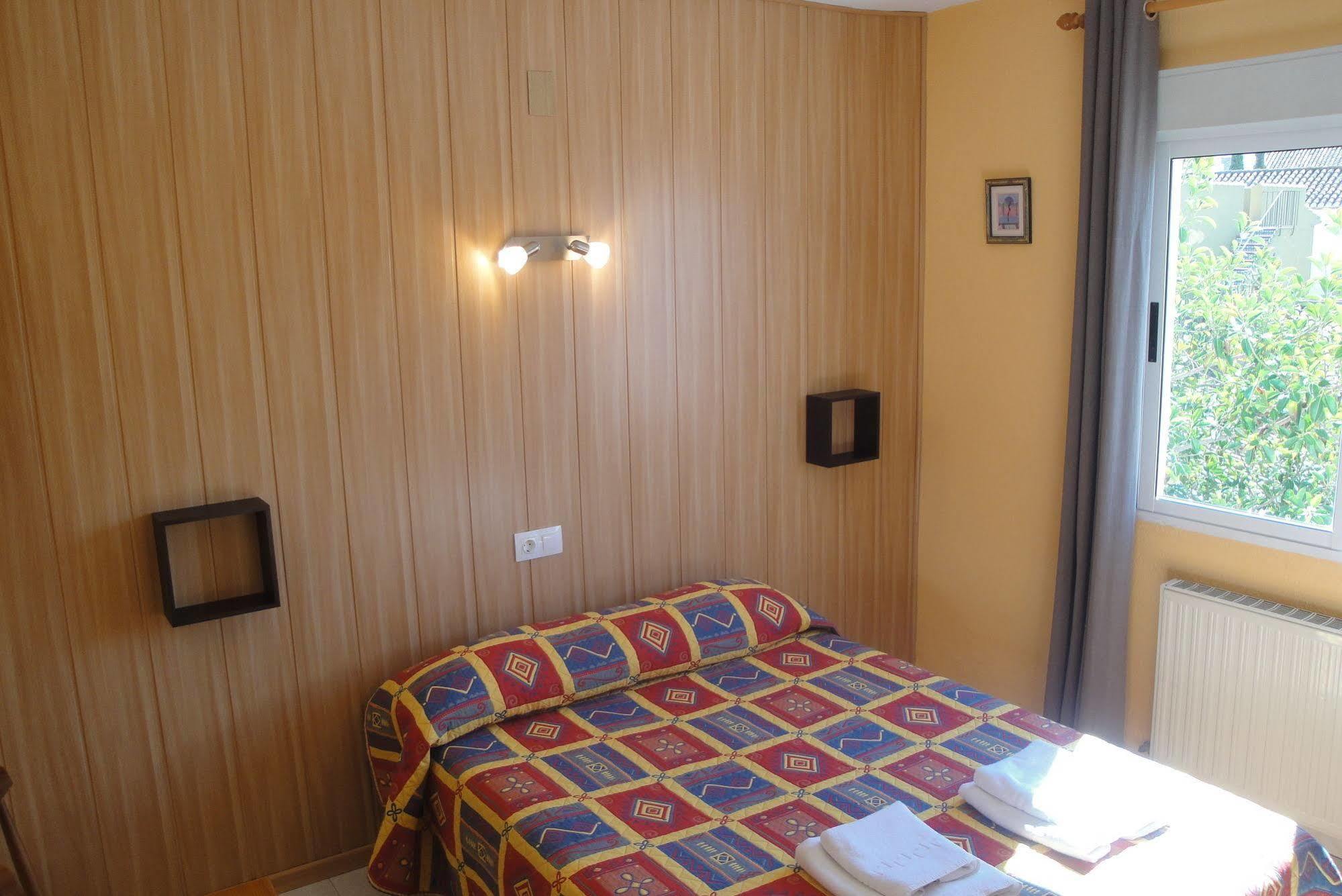 Hostal Cristina Дения Экстерьер фото