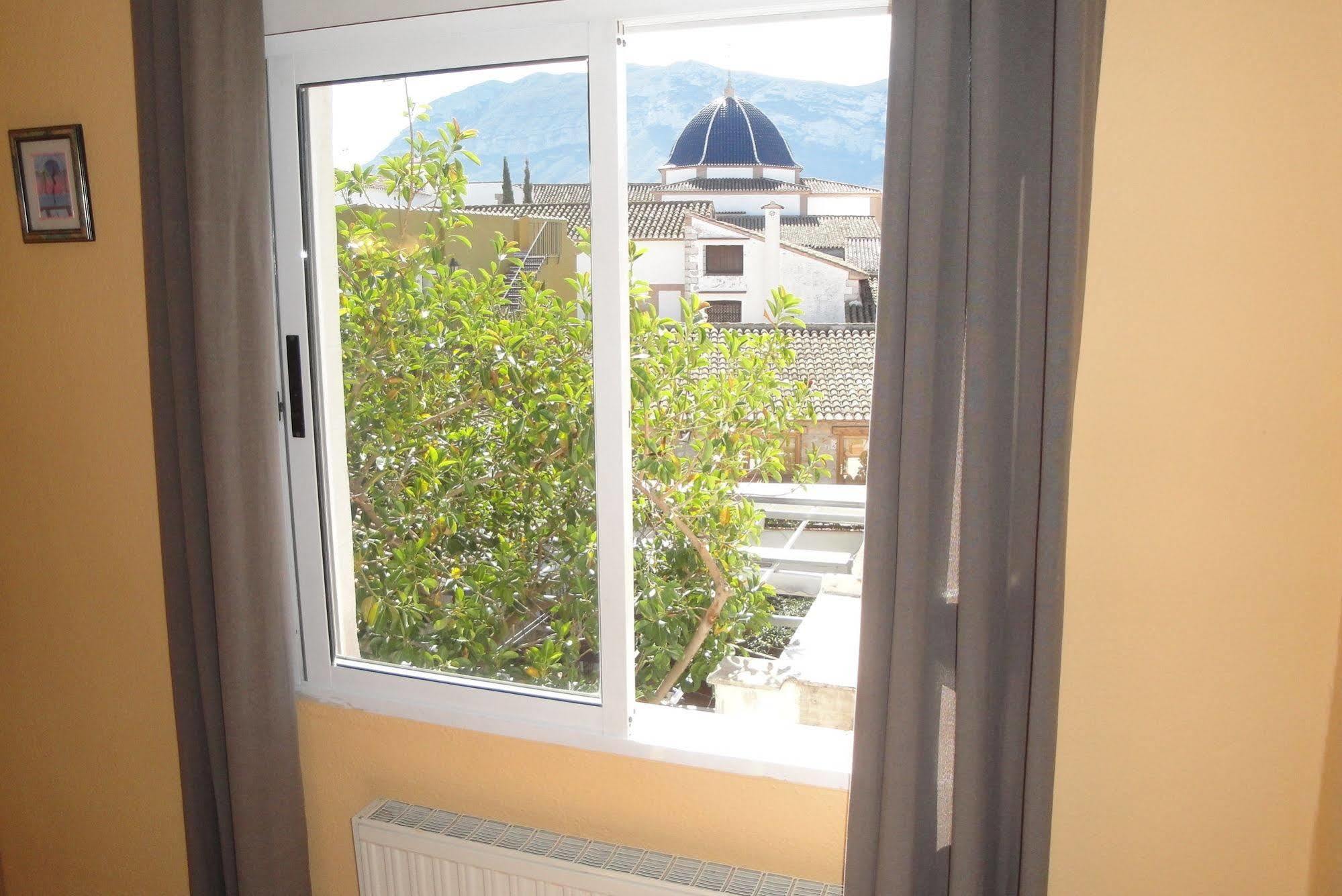Hostal Cristina Дения Экстерьер фото