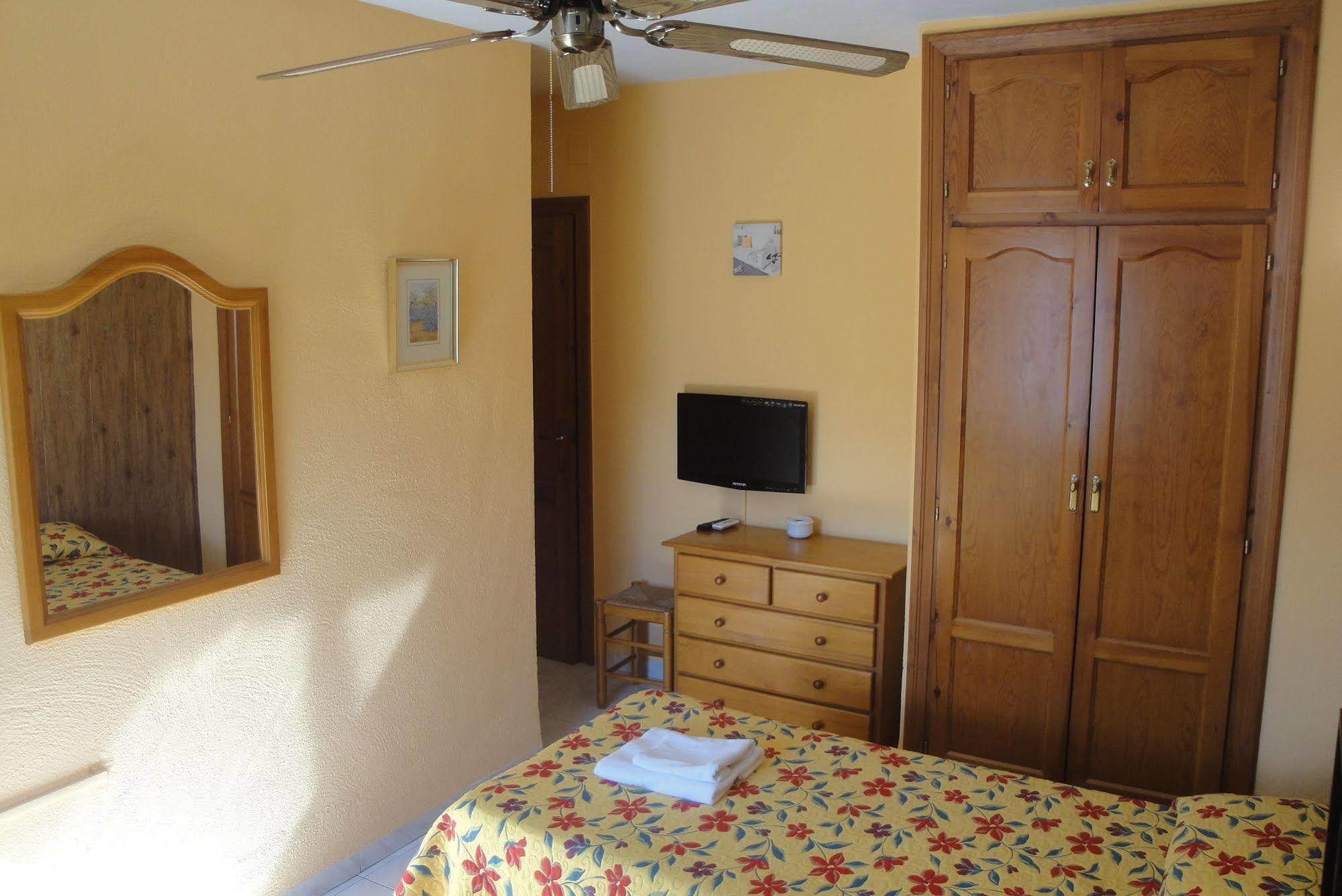 Hostal Cristina Дения Экстерьер фото