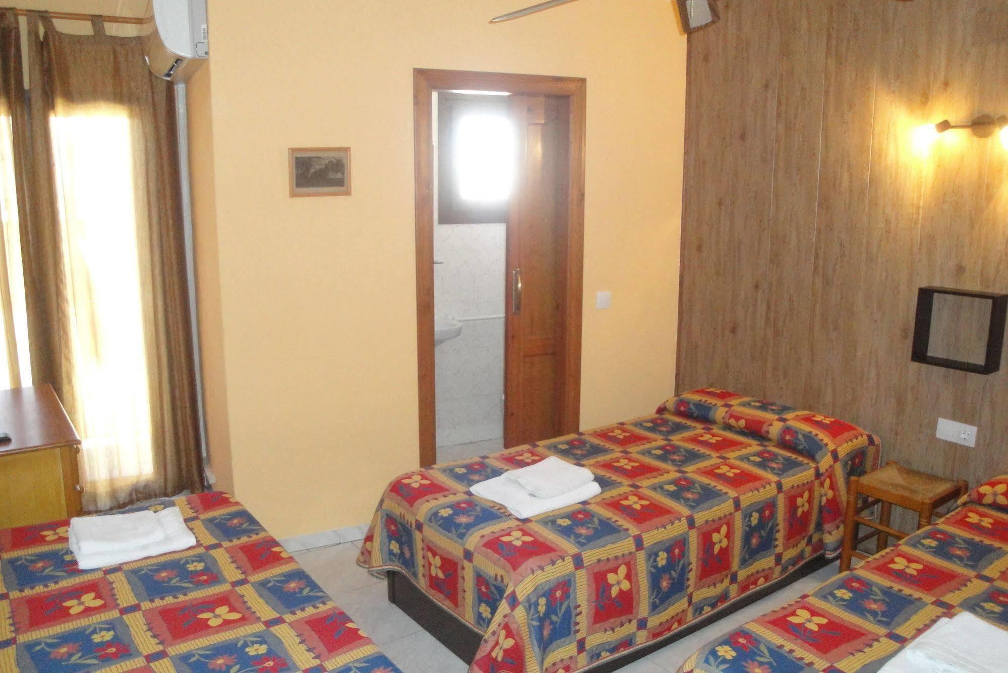 Hostal Cristina Дения Экстерьер фото
